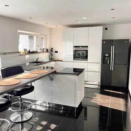 Moderne Maisonette